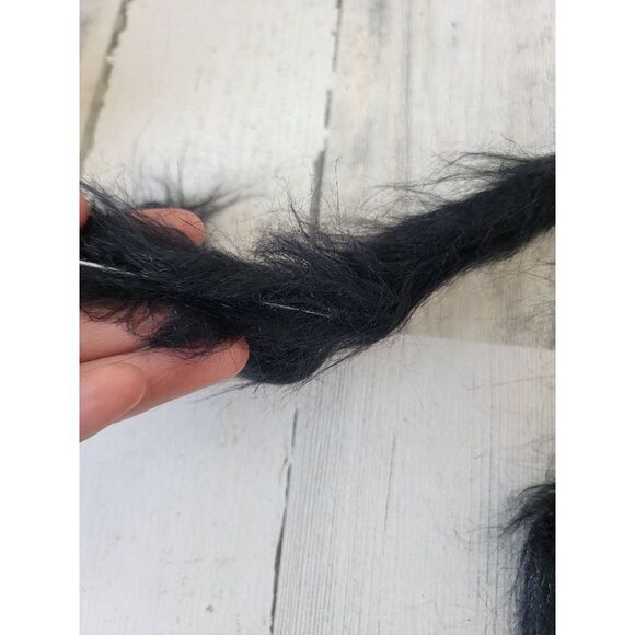 Large fuzzy tarantula spider Halloween scary pop decor - Picture 7 of 14